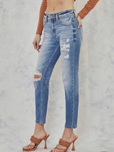 Load image into Gallery viewer, Tate KanCan High Rise Distressed Mom Jean Lt Wash