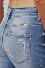 Load image into Gallery viewer, Tate KanCan High Rise Distressed Mom Jean Lt Wash