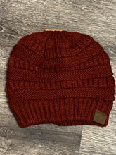 Load image into Gallery viewer, CC BEANIE LADIES/YOUTH  #40-23 BURGUNDY