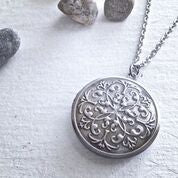 Load image into Gallery viewer, ANTIQUE SILVER LOCKET NECKLACE